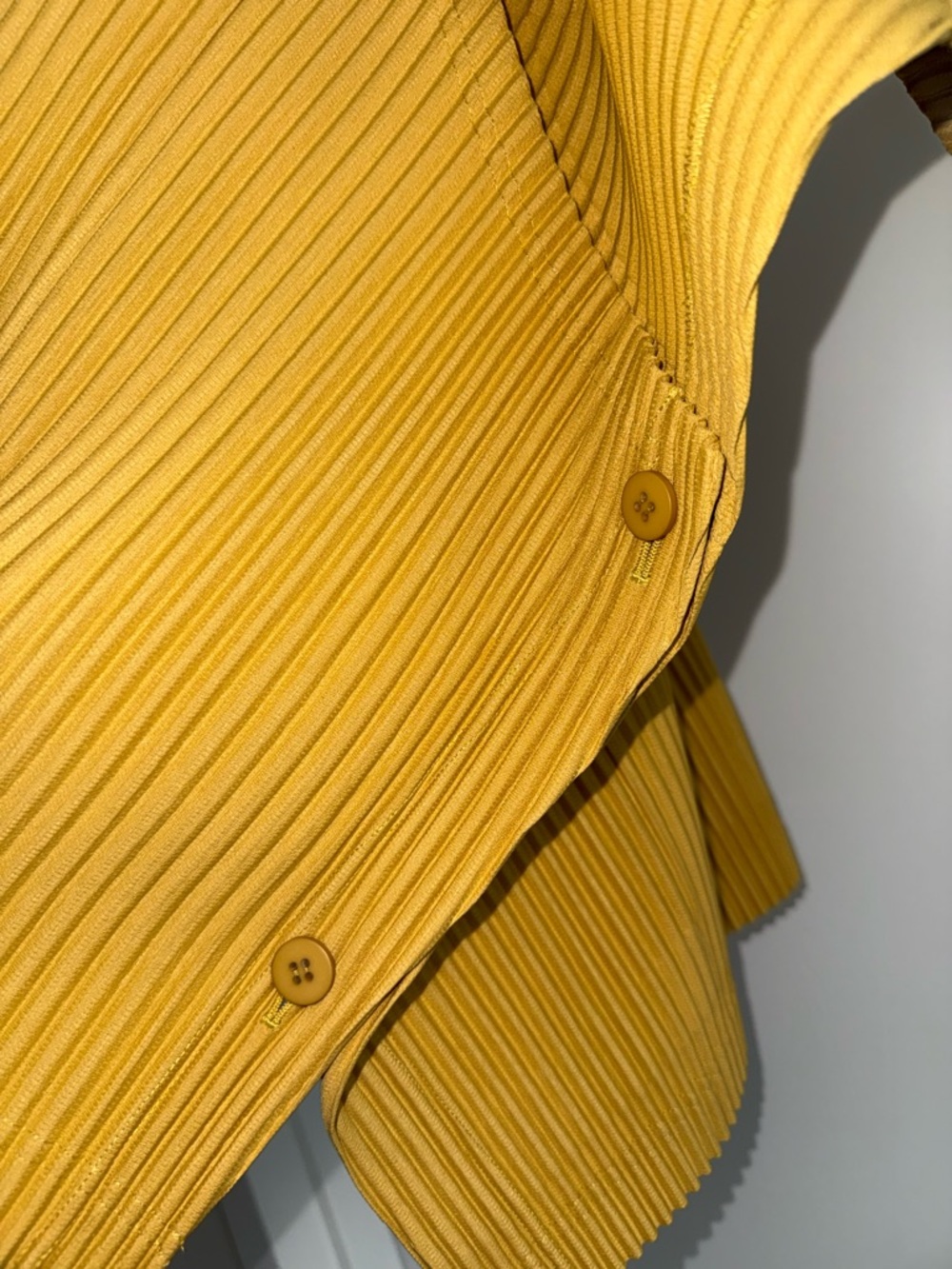 Homme Plissé Issey Miyake Mustard Yellow Pleated Men's Shirt Size XL 4 - Picture 4 of 15